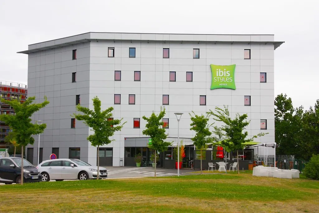 Ibis Styles Romans-Valence Gare Tgv Alixan Hotel
