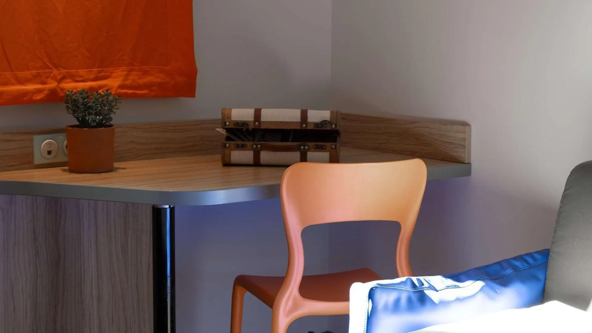 Ibis Styles Romans-Valence Gare Tgv Alixan