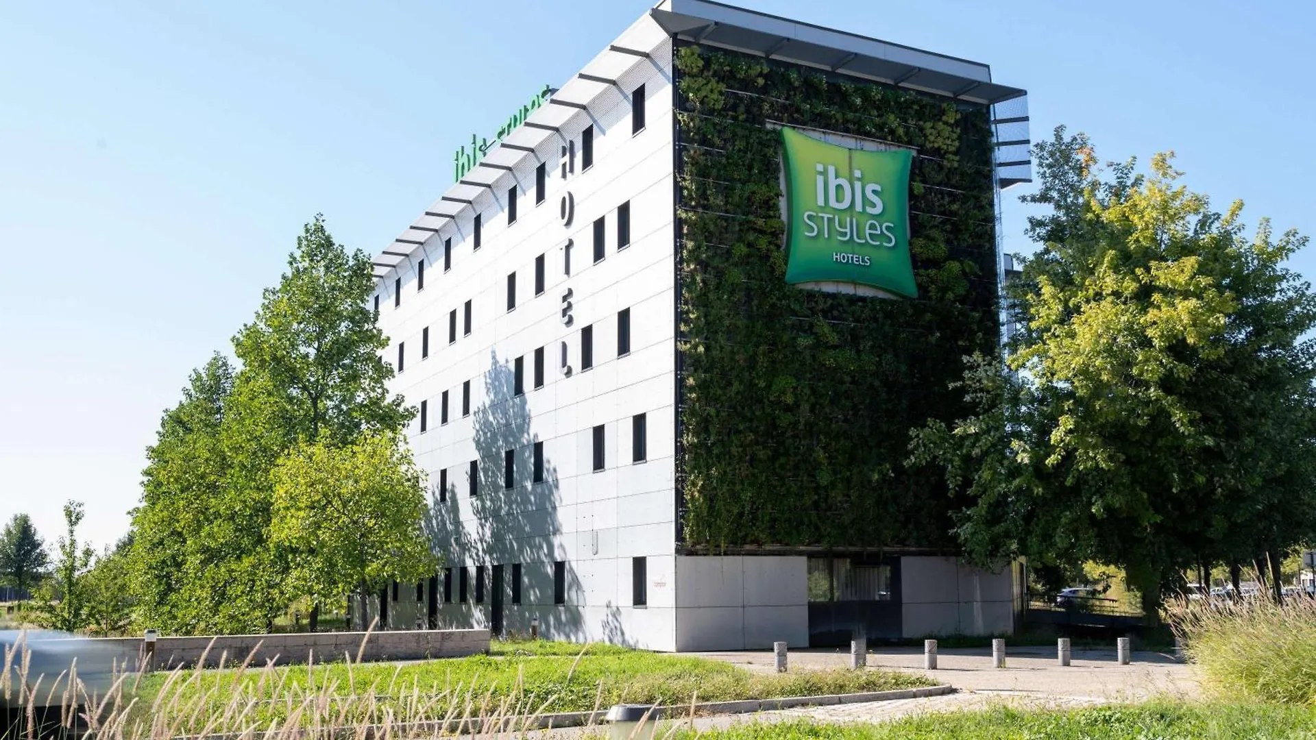 Ibis Styles Romans-Valence Gare Tgv Alixan