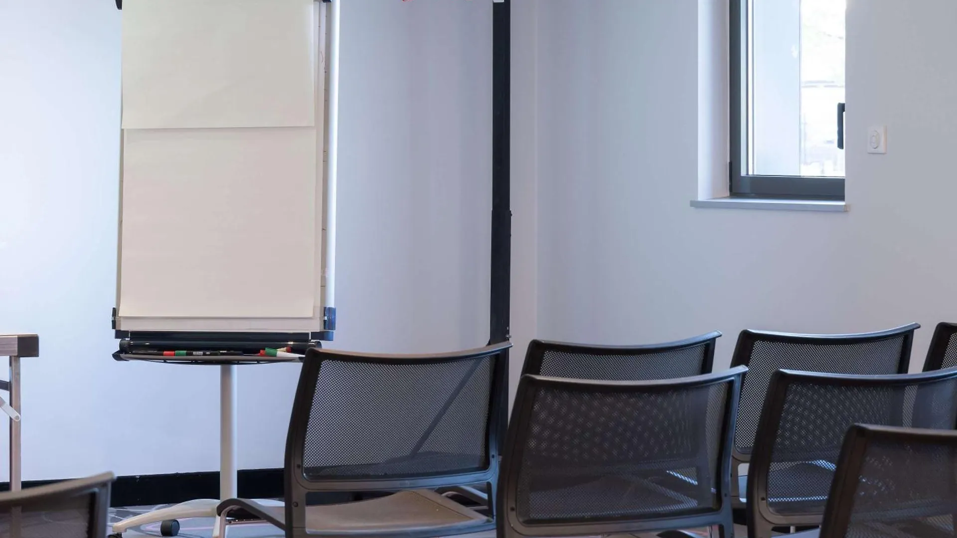 Ibis Styles Romans-Valence Gare Tgv Alixan Hotel