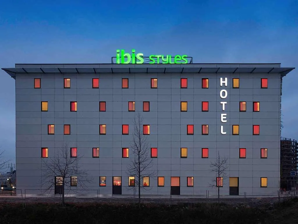 Ibis Styles Romans-Valence Gare Tgv Alixan 3*,  Francia