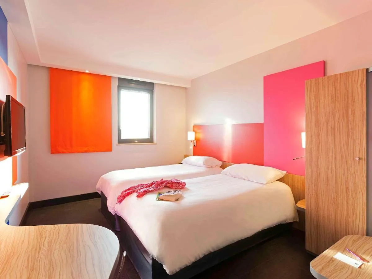 Ibis Styles Romans-Valence Gare Tgv Alixan Hotel